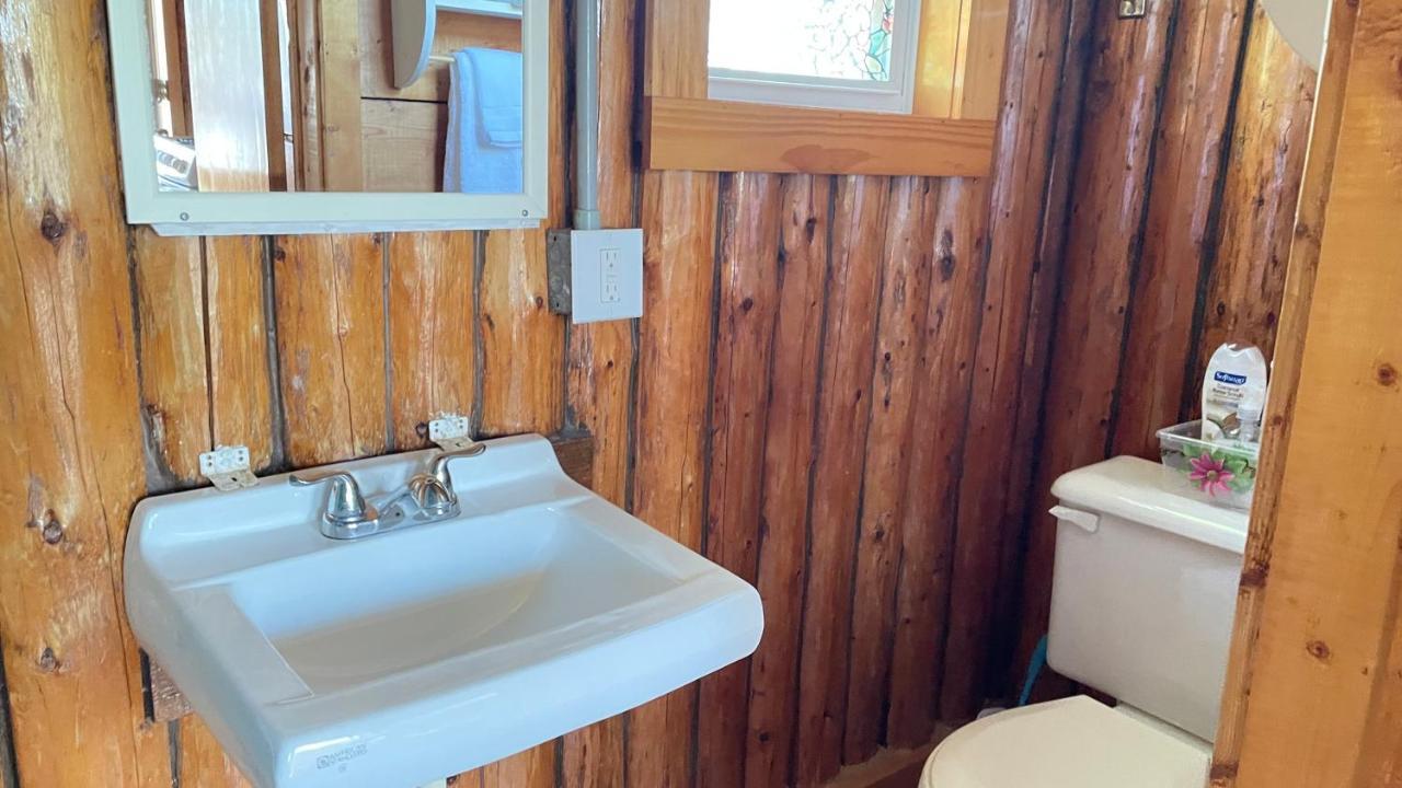 Rachel'S Motel And Cottages Surrey Ngoại thất bức ảnh